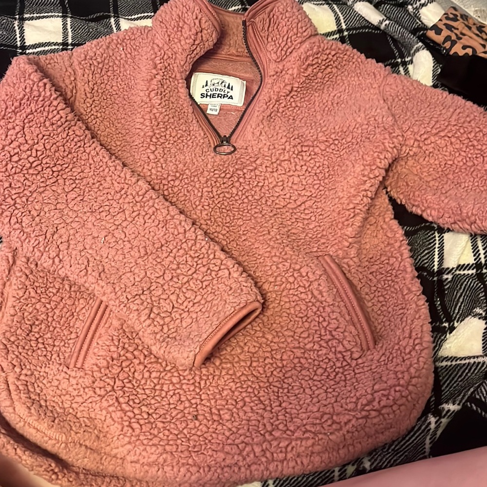 A cute color pink sweater